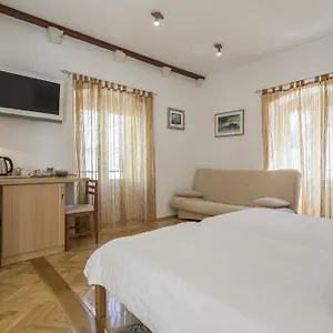 https://carrara-accommodation.splithotels.org